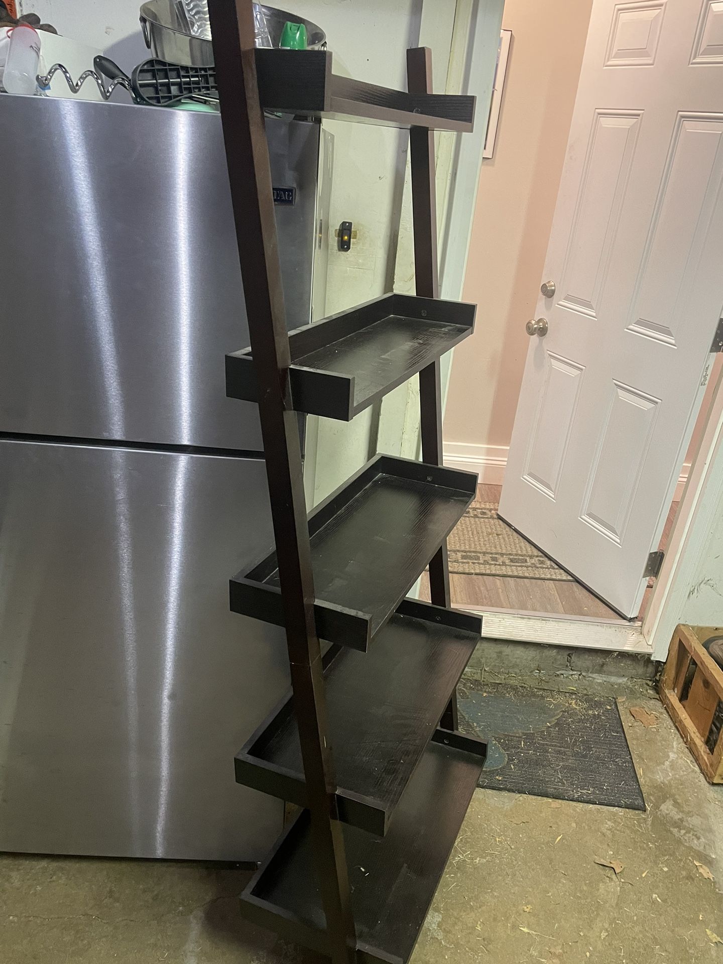 Ladder shelf