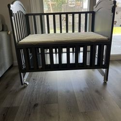 Baby crib ,Gray ,Pre-owned
