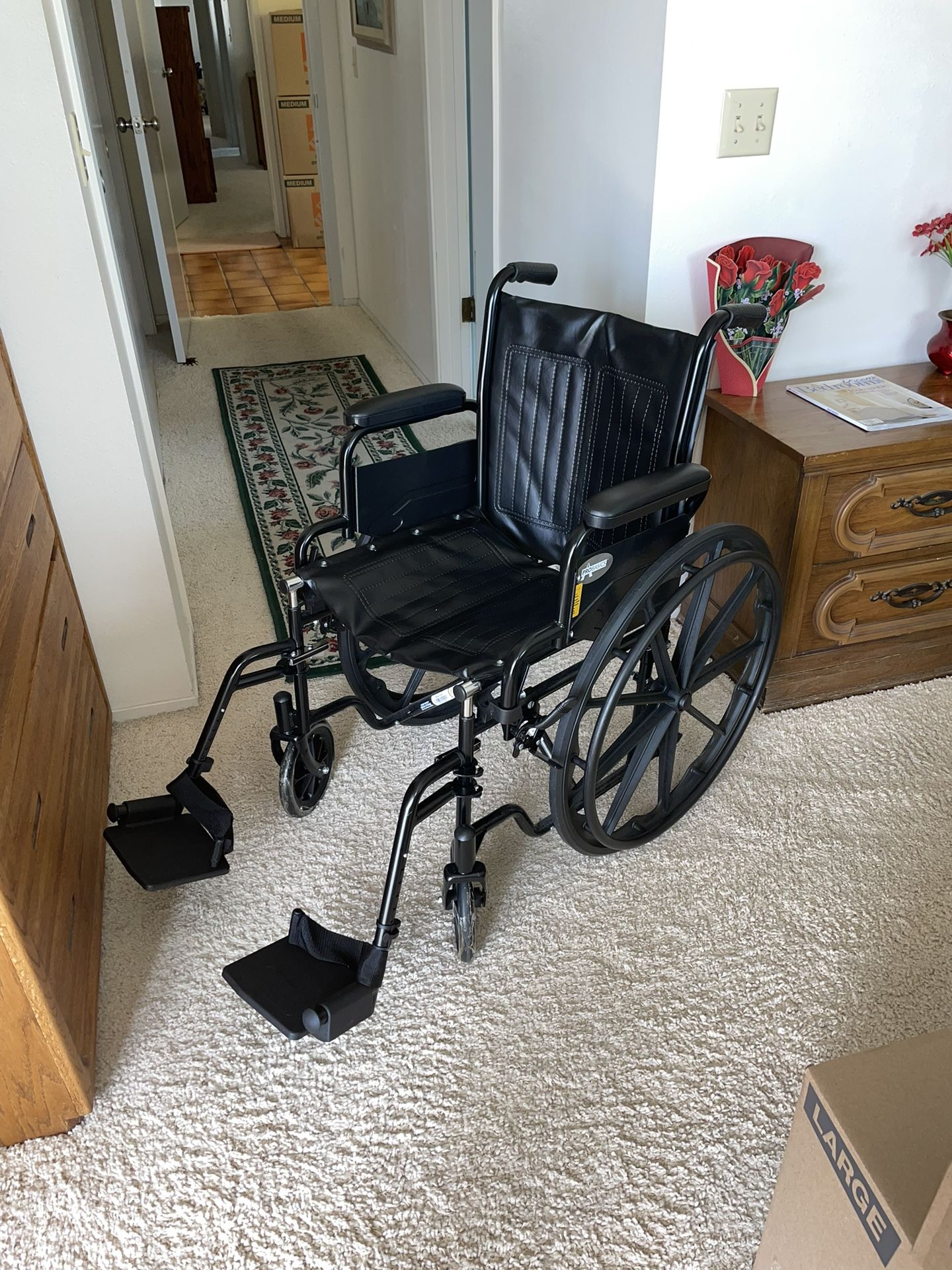 Wheelchair (with Tray Table)