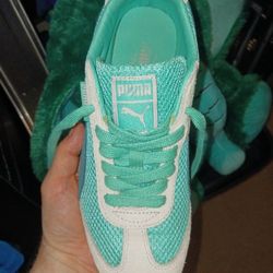 Puma Vintage Puma ☆ 7 1/2 》Women's Mesh And Leather☆ Hopscotch Pattern Bottom Vintage!- Hunter Green /Over Aqua "and Chalk White They're In Size 71/2 