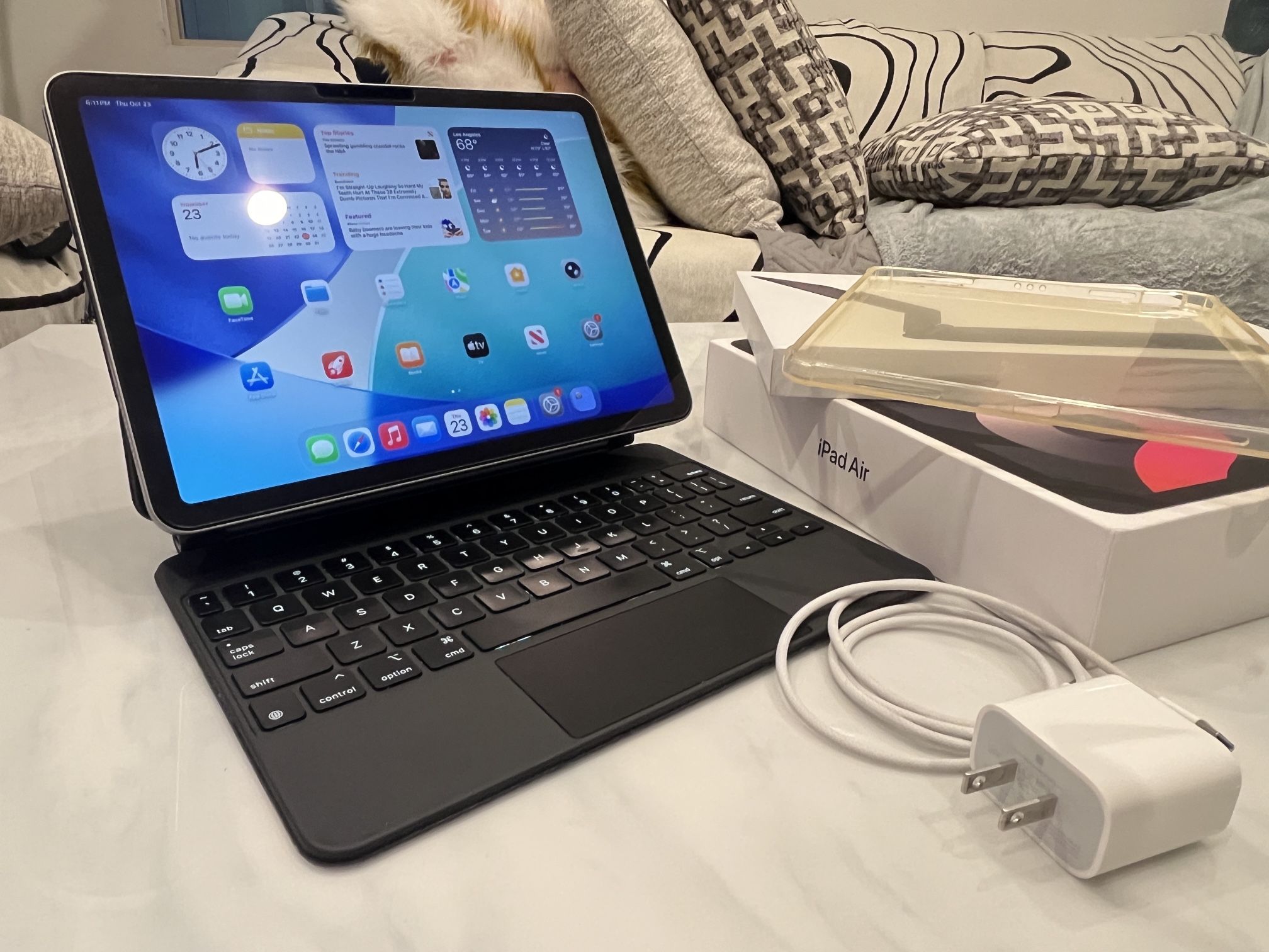 Apple iPad Air 11-inch M2 A2902 128GB Wi-Fi + Genuine Apple Magic Keyboard