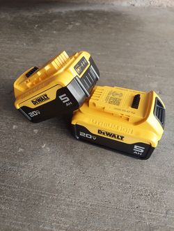 New Dewalt XR 5.0ah Battery 20V - 2 Pack