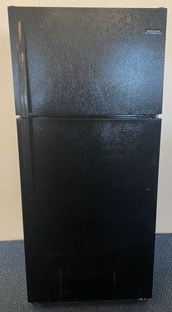 Black Frigidaire Top Freezer Refrigerator  (1-0163)