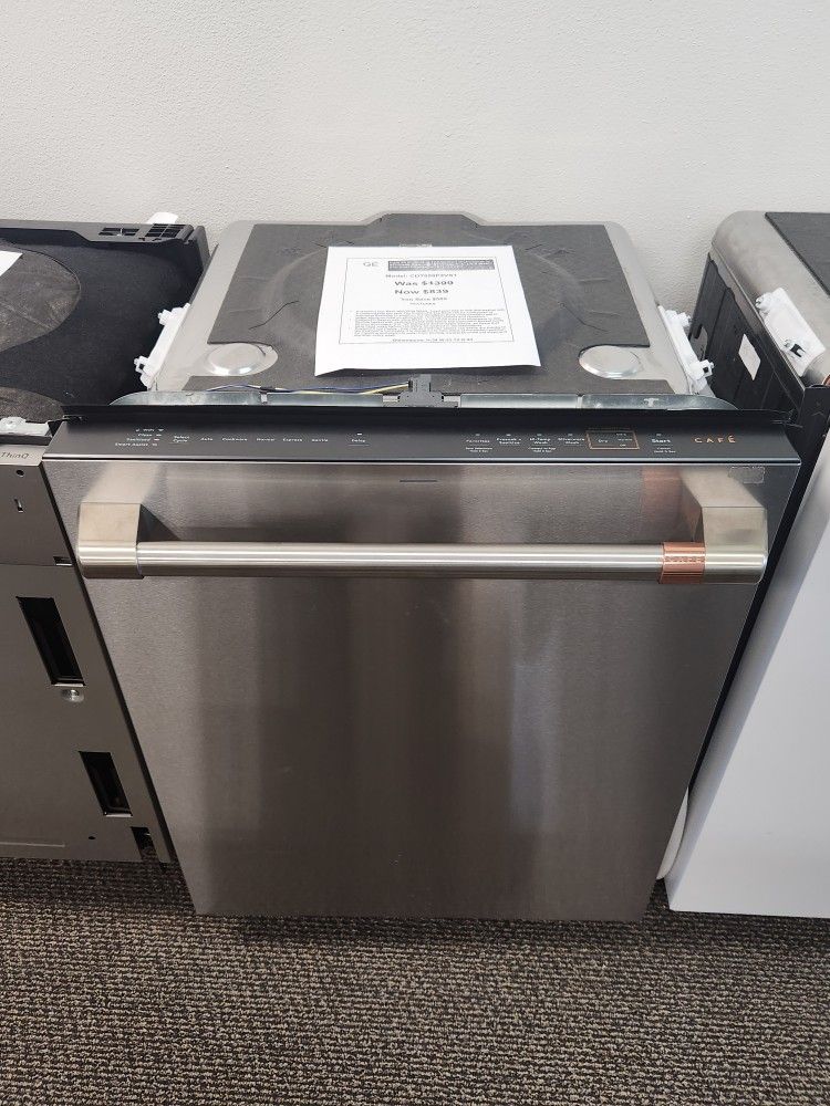 Café 24 in. Built-n Top Control Dishwasher in Stainless Steel with Stainless Tub, Ultra Wash and Dual Convection Dry, 44 dBA