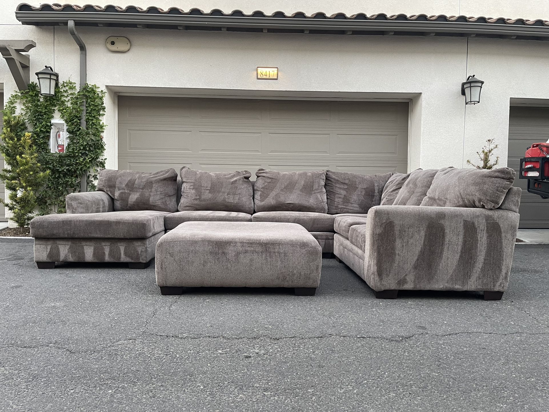 Huge Grey Sectional Couch Sofa From Ashley Furniture In Excellent Condition - FREE DELIVERY🚚