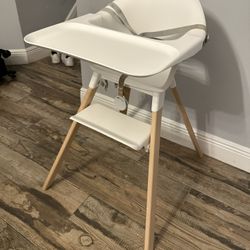 Stokke Clikk High Chair, White - All-in-One High Chair with Tray + Harness - Light, Durable & Travel Friendly - Ergonomic with Adjustable Features - B