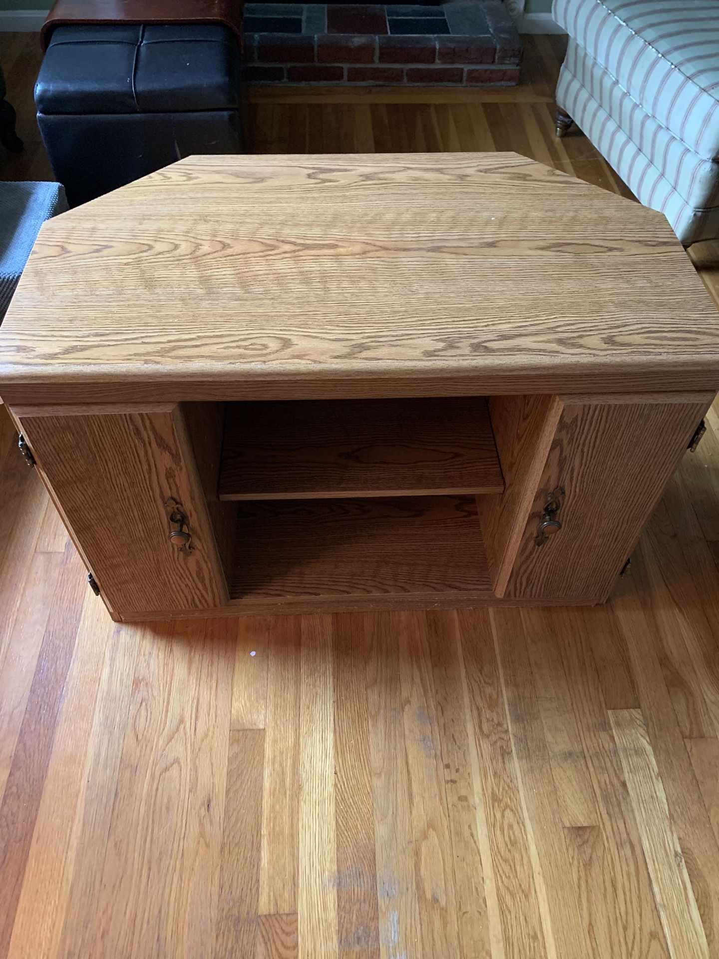 Entertainment / TV Stand