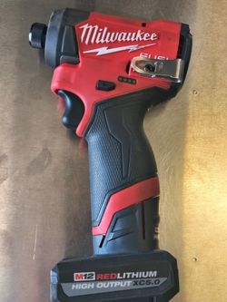 Milwaukee m12