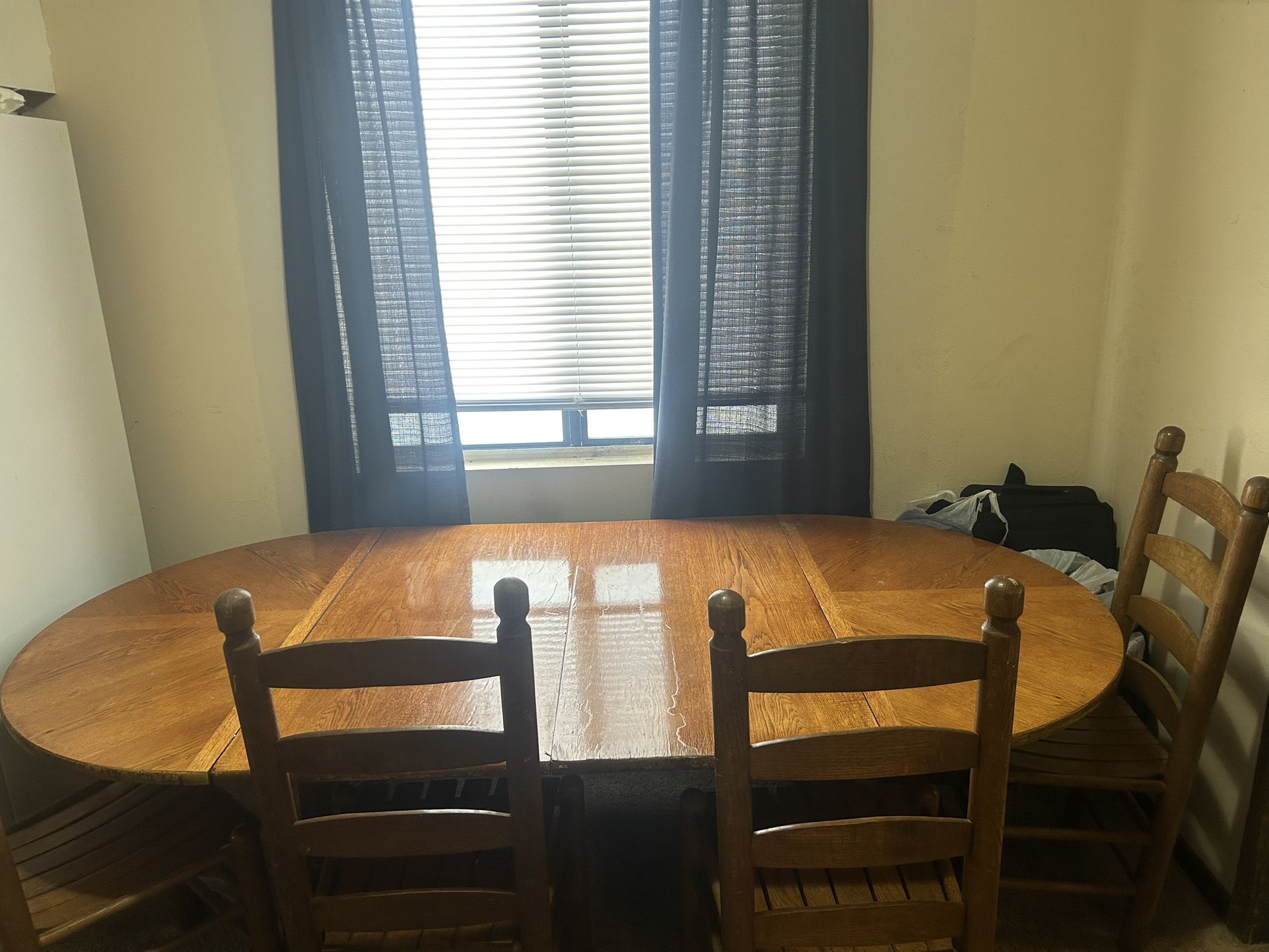 Dining Table W/Leaflets