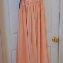 Beautiful New Peach Color Size 2 Formal Gown.