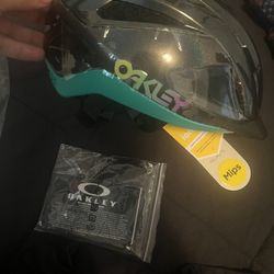 Apro 3 All Road Oakley Bike helmet
