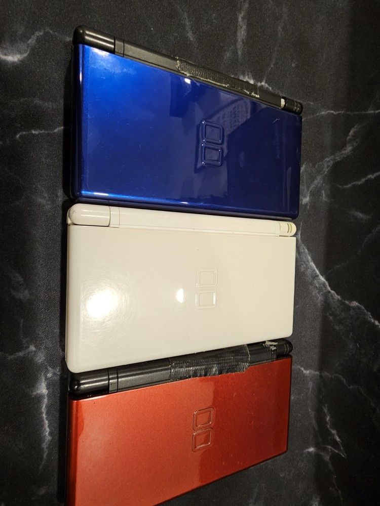 Nintendo DS lot Repair Parts/ Working But Damaged