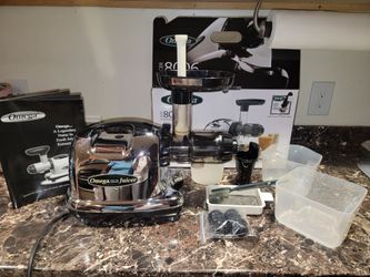 The Omega J8006HD masticating Juicer
