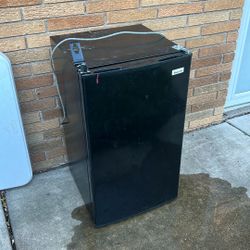 Mini Fridge 