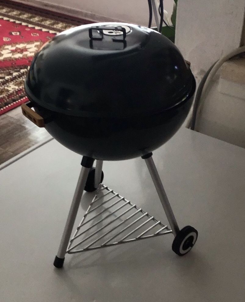 American Girl of Today Doll 1996 Mini Weber Green Kettle Grill Toy