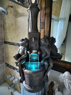 FROG FOUNTAIN WITH LED LIGHT