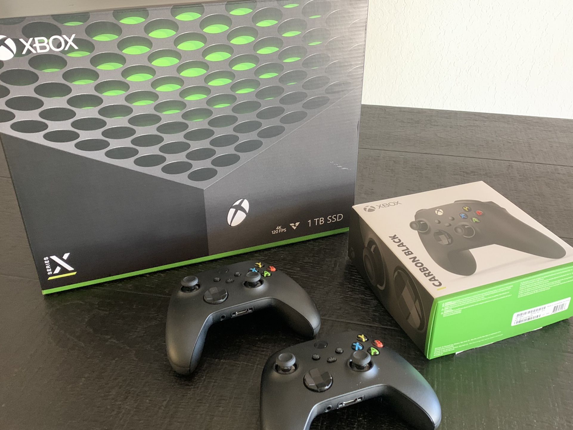 New Xbox series X Console with two controllers included