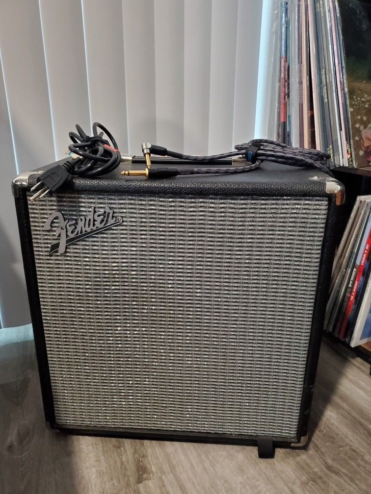 Fender Rumble 40 Amp W/ Boss 90 Degree Cable
