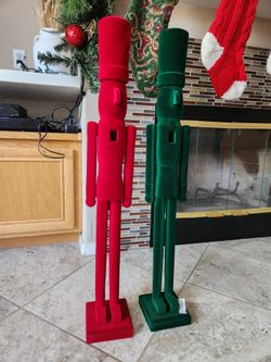 NEW set Of 3' Nutcrackers