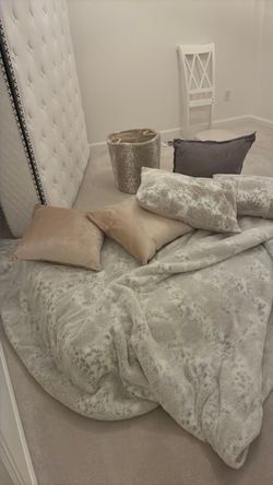Cozy Queen Comforter Set + 5 Decor Pillows + Laundry Hamper