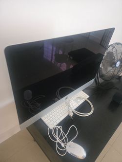Mac OS Monterey desktop (late 2015)