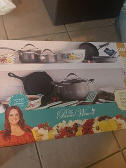 Cookware And Bakeware ,Cutlery Set .