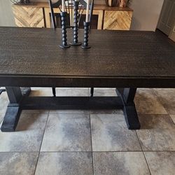 Beautiful Barn style Dining table
