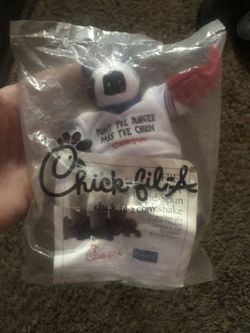 Chick-Fil-A Bowl Game 2006 Plush COW "Punt the Burger Pass the Chikin"