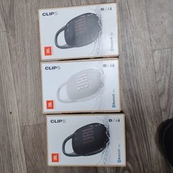 JBL Clips 5's