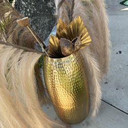 Gold Vase Decor