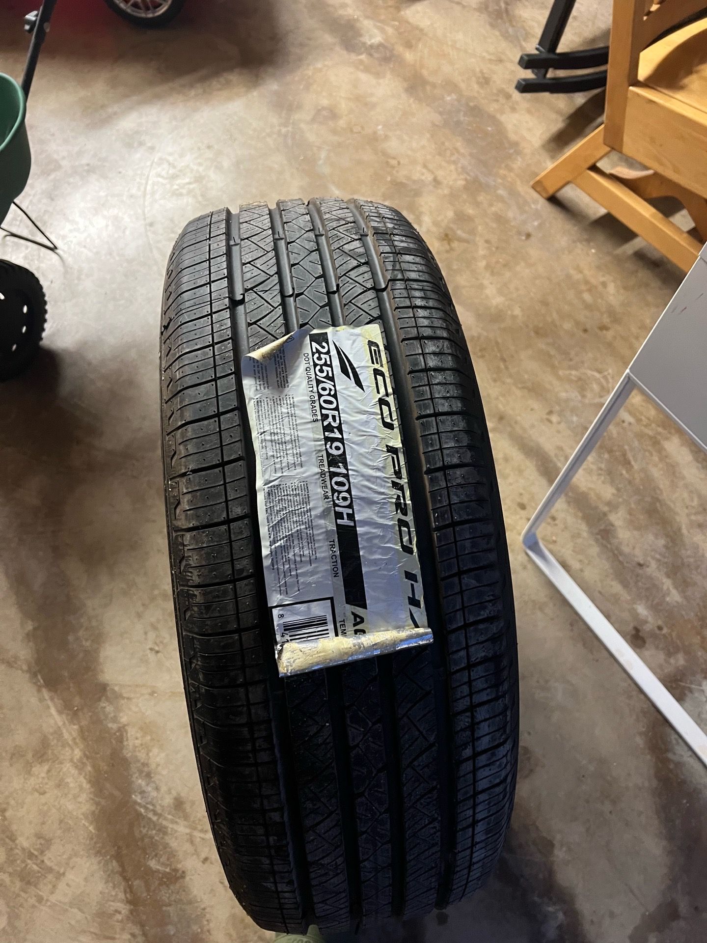 Tire 255/60/R19