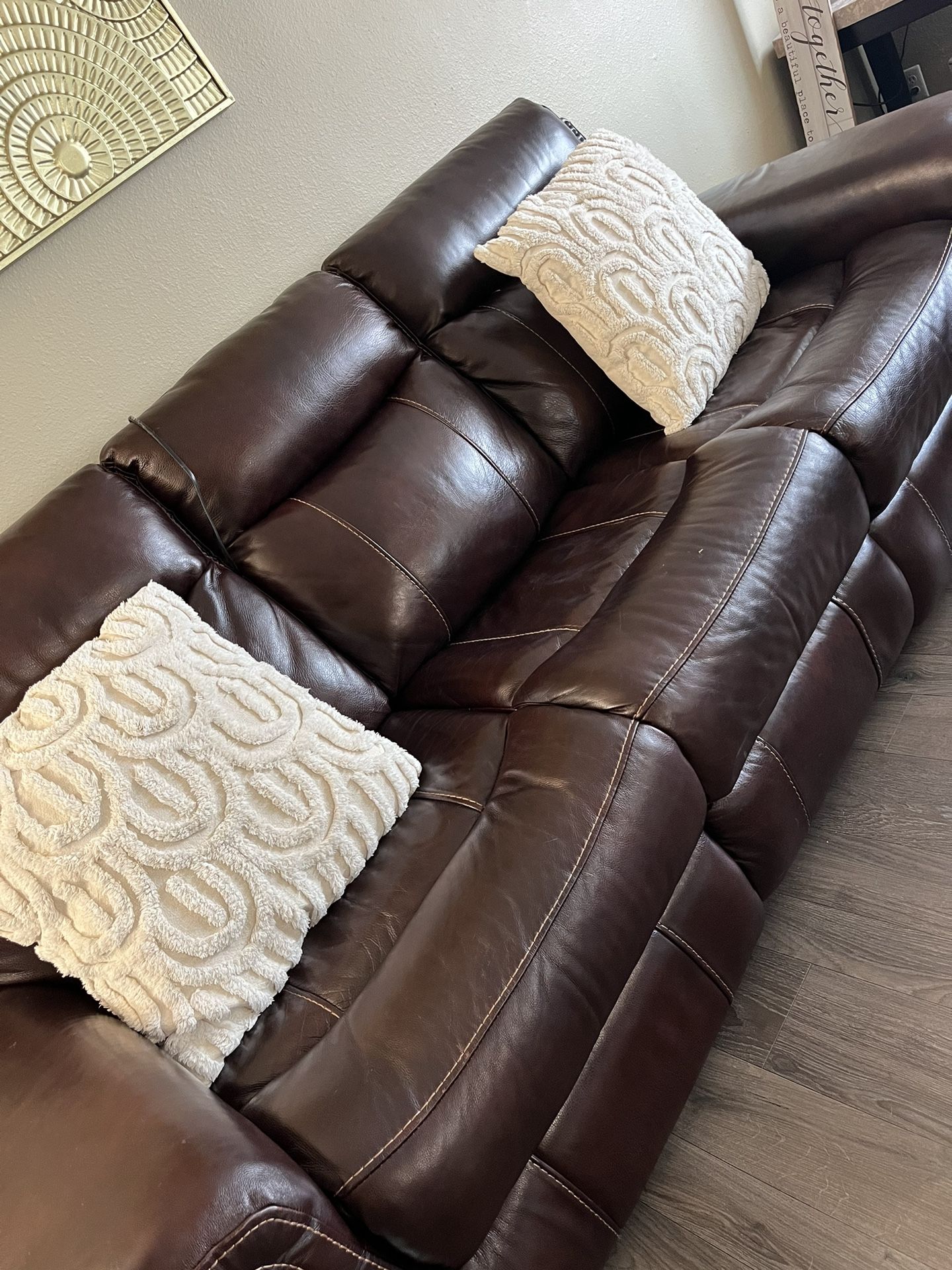 Leather 3pcs Sofas , Electric, Comfortable, In Good Conditions