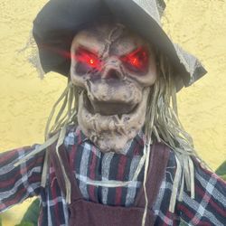 Haunted Scarecrow Halloween Prop