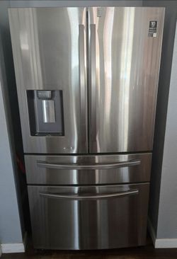 Samsung French door refrigerator with 2 drawers