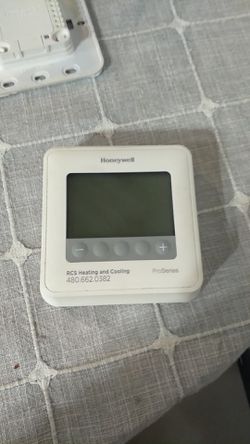 Honeywell ProSeries programmable thermostat