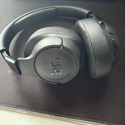 JBL wireless bluetooth headphones! 