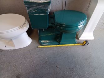 This is one beautiful toilet brand new