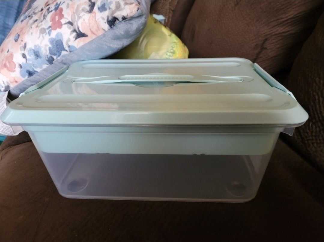 🆕️STORAGE TOTE WITH REMOVABLE TRAY GREAT FOR CRAFTS, AND MANY OTHER ITEMS