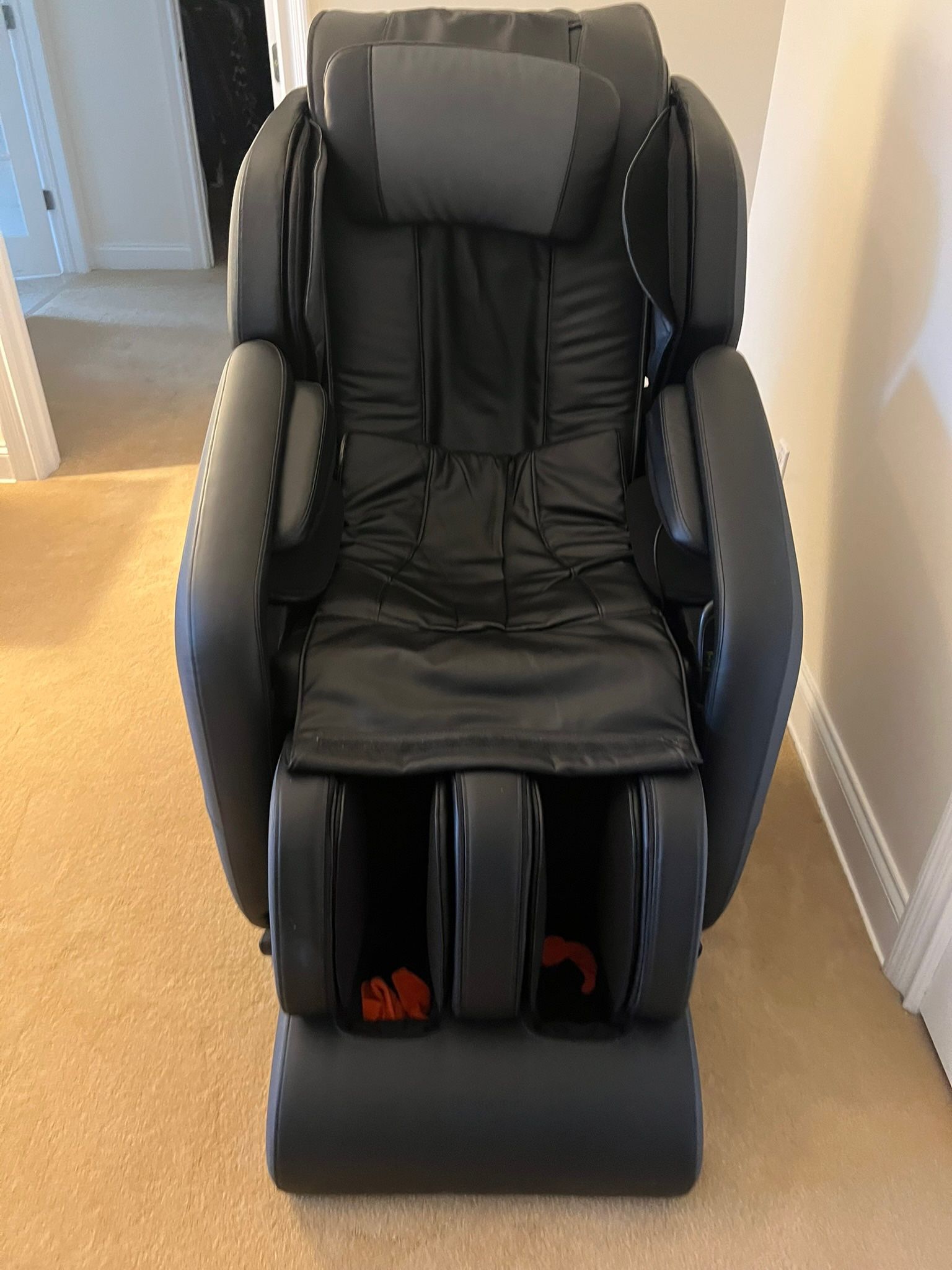 Brookstone Renew 2 zero gravity massage chair in Excellent Condition Paid $3000 30 x 5ft d 49h Smoke and pet free household