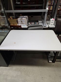 Adjustable comouter/student desk