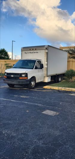 17" Ft Box Truck (Ford)