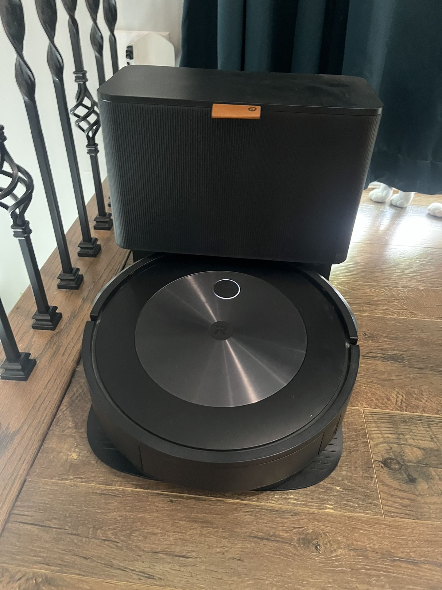 Roomba Vacuum J8+ with Docking System