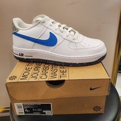 Brand NEW! Nike AIR Force 1 Size 4Y / 5.5 W