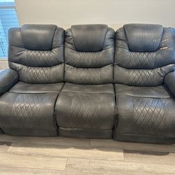 Jerome’s Power Reclining Living Room Set + Tables & Decor