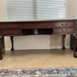 Exquisite Real Wood Office Table in Mint Condition - $200