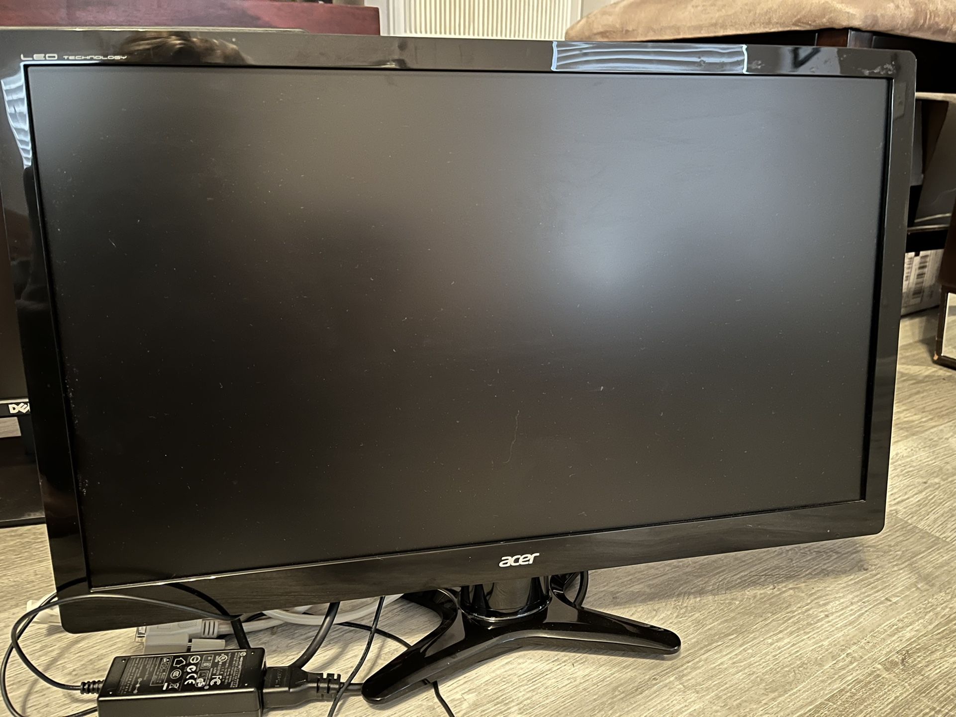 Acer (2), Dell, and LG 23” Monitors