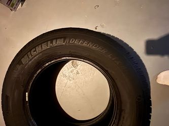 Michelin Defender LTX M/S Tire – 265/65R17 – Excellent Condition