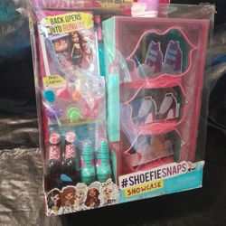 2015 Mga-bratz Doll Shoefiesnaps Shoecase Set