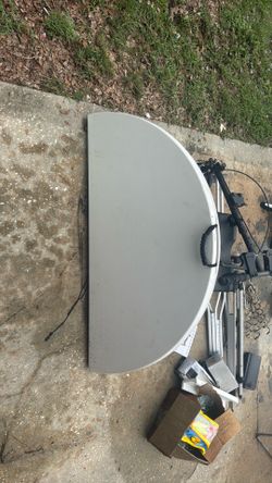 FOLDABLE CIRCLE TABLE