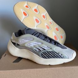 Yeezy 700 Fade Salt Size 10